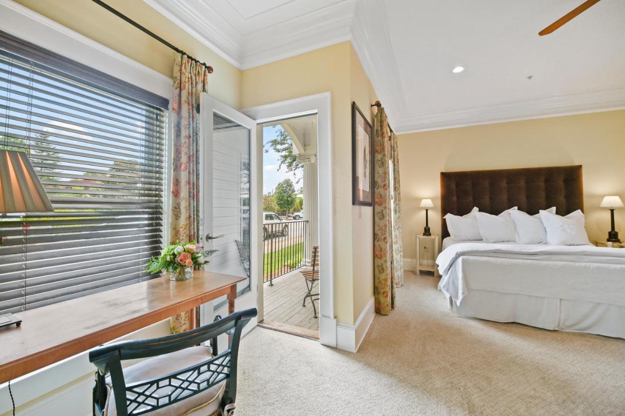 The James Madison Inn Esterno foto