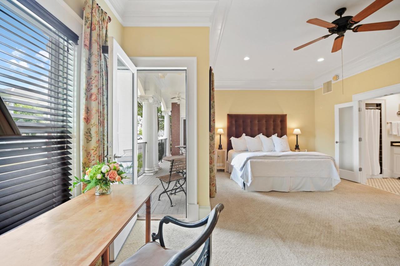 The James Madison Inn Esterno foto