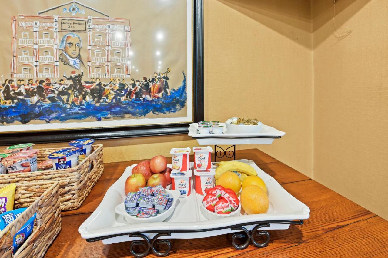 The James Madison Inn Esterno foto