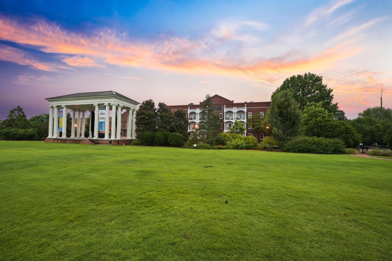 The James Madison Inn Esterno foto