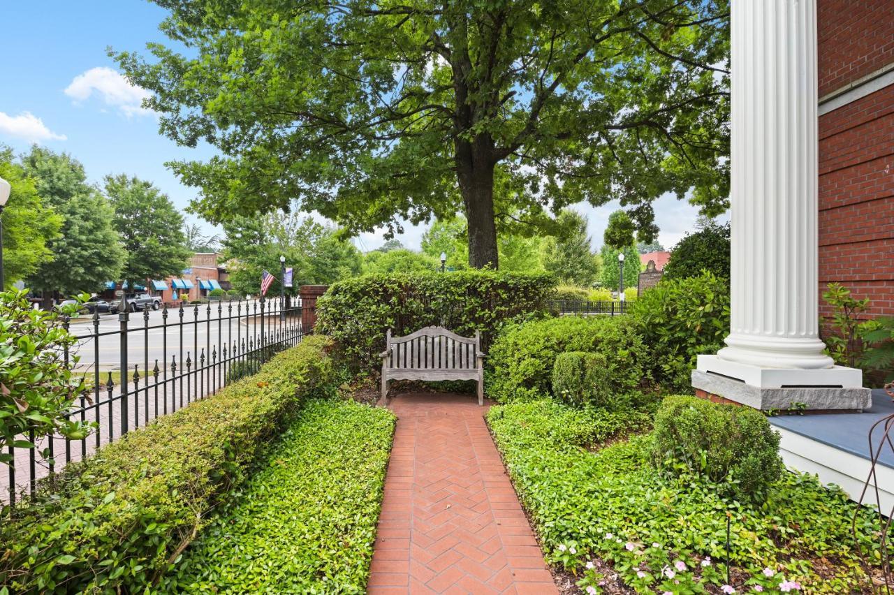 The James Madison Inn Esterno foto