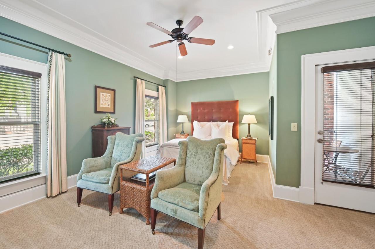 The James Madison Inn Esterno foto